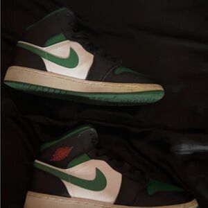 Nike Air Jordan 1 Mid “Pine Green” Sneakers